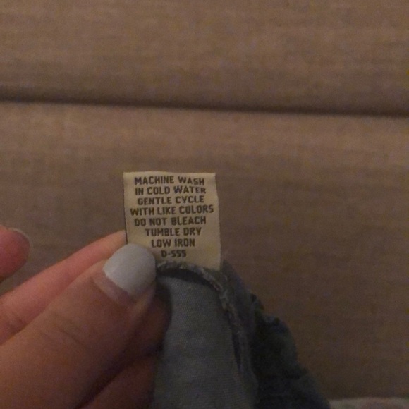 Chambray Off -the-Shoulder Crinkle Crop Top - Picture 4 of 4